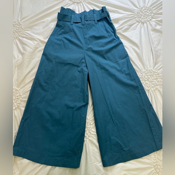 Zara Woman, Stylish Paperbag Pants - Picture 2 of 2